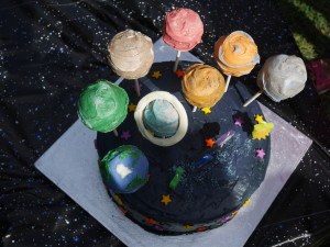 A solar system cake!